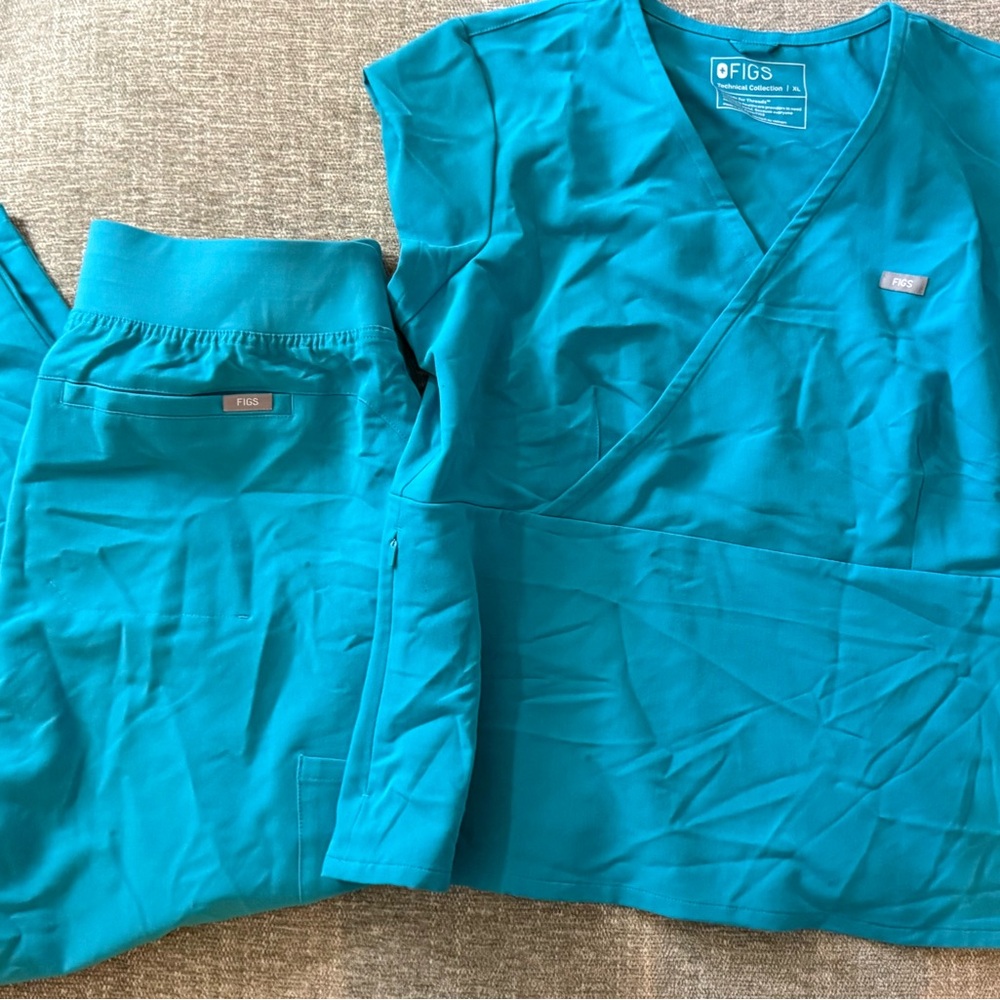 Figs Teal V-Neck Scrub Top and Elastic Waist Pants